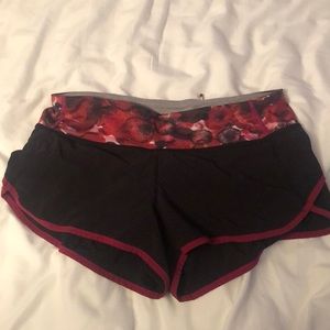 Lululemon women’s speed up short 2.5”